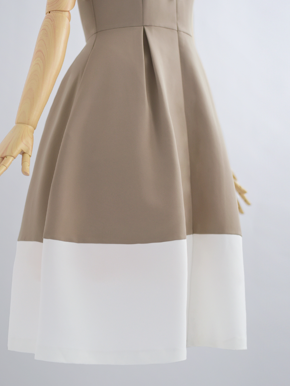 ワンピース モン シェリ】40-a23 お色展開：ベージュ ／ サイズ